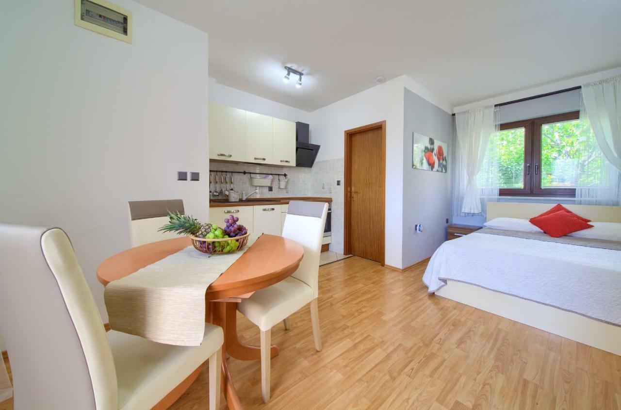 Apartments Stolfa Krk Town Exterior photo