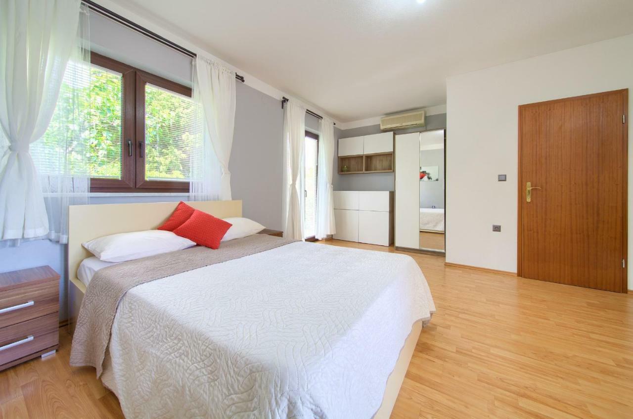 Apartments Stolfa Krk Town Exterior photo